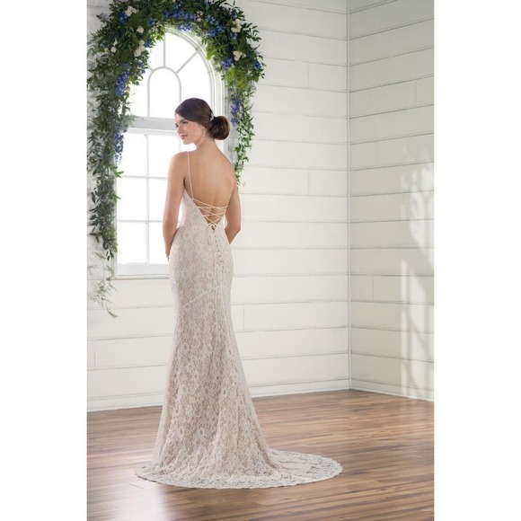 Ethereal Elegance: Exquisite Essense of Australia D2467 Wedding Dress - Picture 5 of 17